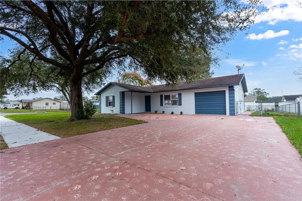 7250 APPLEGATE DRIVE ZEPHYRHILLS, FL 33540