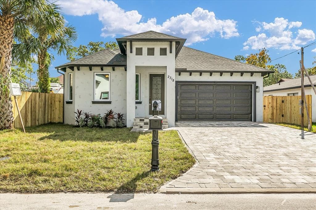 2318 W SAINT JOHN STREET TAMPA, FL 33607