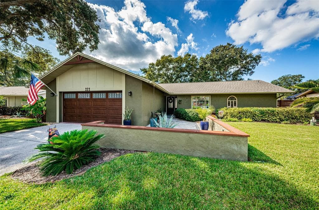 221 FOXCROFT DRIVE E PALM HARBOR, FL 34683