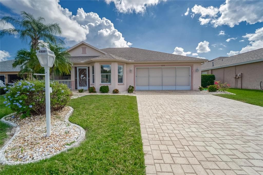 1225 CALOOSA CREEK COURT SUN CITY CENTER, FL 33573