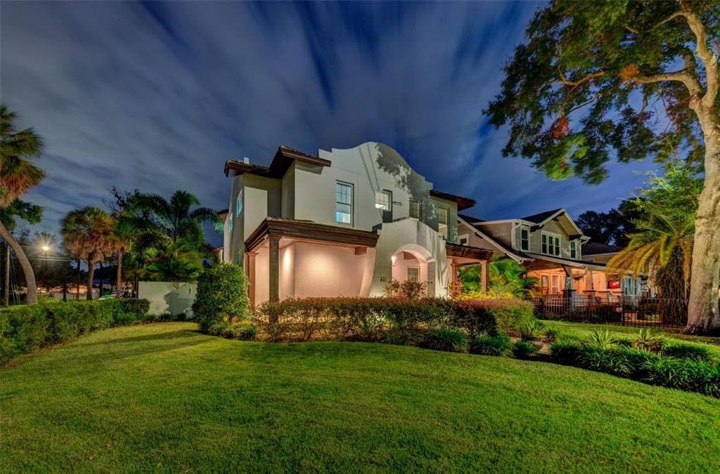 201 9TH AVENUE NE ST PETERSBURG, FL 33701