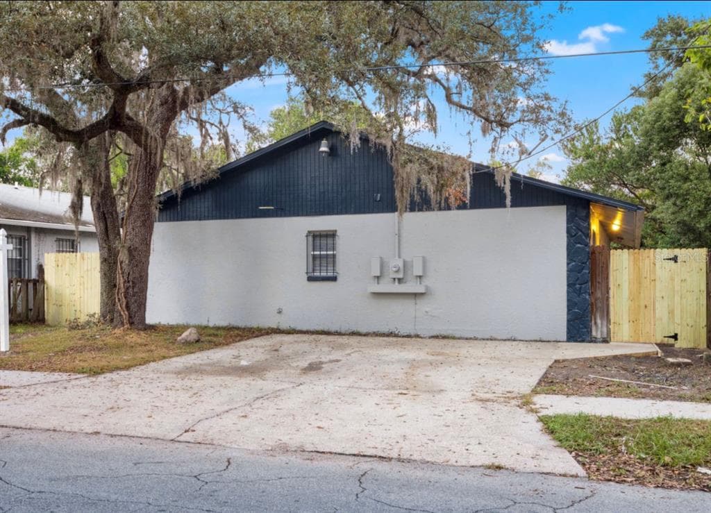 8203 N OGONTZ AVENUE TAMPA, FL 33604