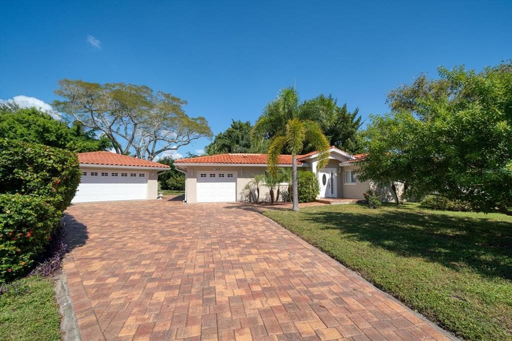 1998 35TH STREET N ST PETERSBURG, FL 33713