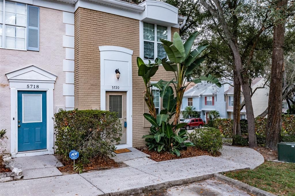 5720 BRATTON DRIVE UNIT 5720 TEMPLE TERRACE, FL 33617