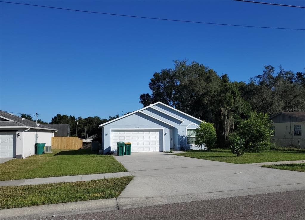 1369 E MCDONALD AVENUE EUSTIS, FL 32726
