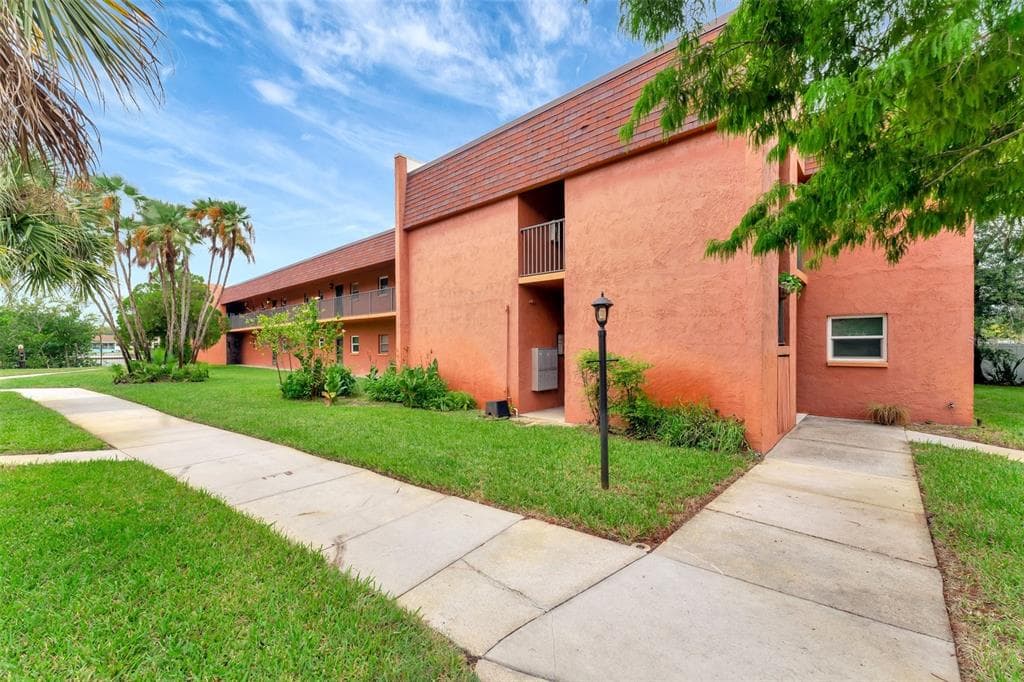 4805 ALT 19 UNIT 723 PALM HARBOR, FL 34683