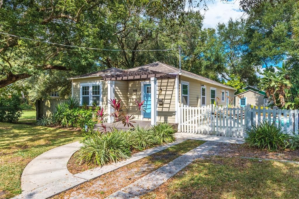 808 E NORFOLK STREET TAMPA, FL 33604