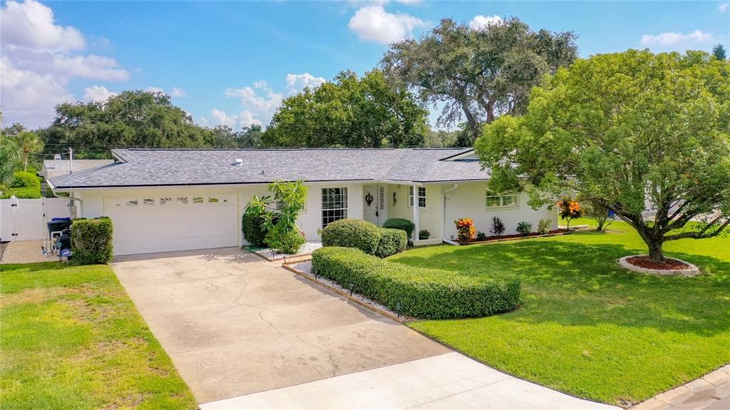 2347 ARMOUR DRIVE DUNEDIN, FL 34698
