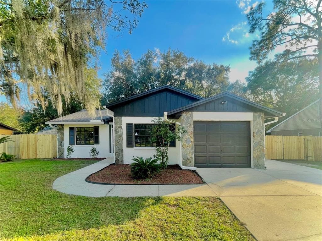 22654 WEEKS BOULEVARD LAND O LAKES, FL 34639