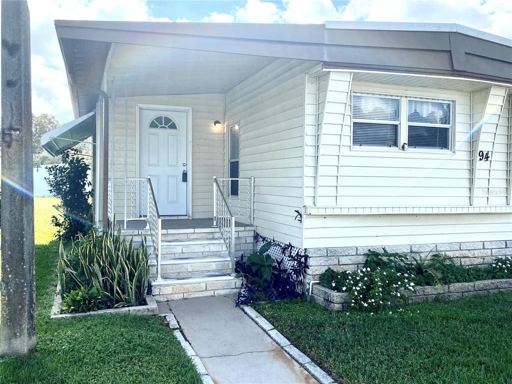 9790 66TH STREET N UNIT 94 PINELLAS PARK, FL 33782