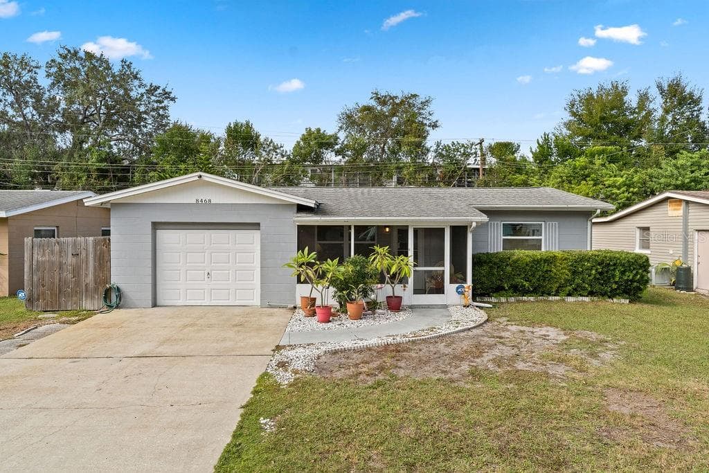 8468 109TH WAY SEMINOLE, FL 33772
