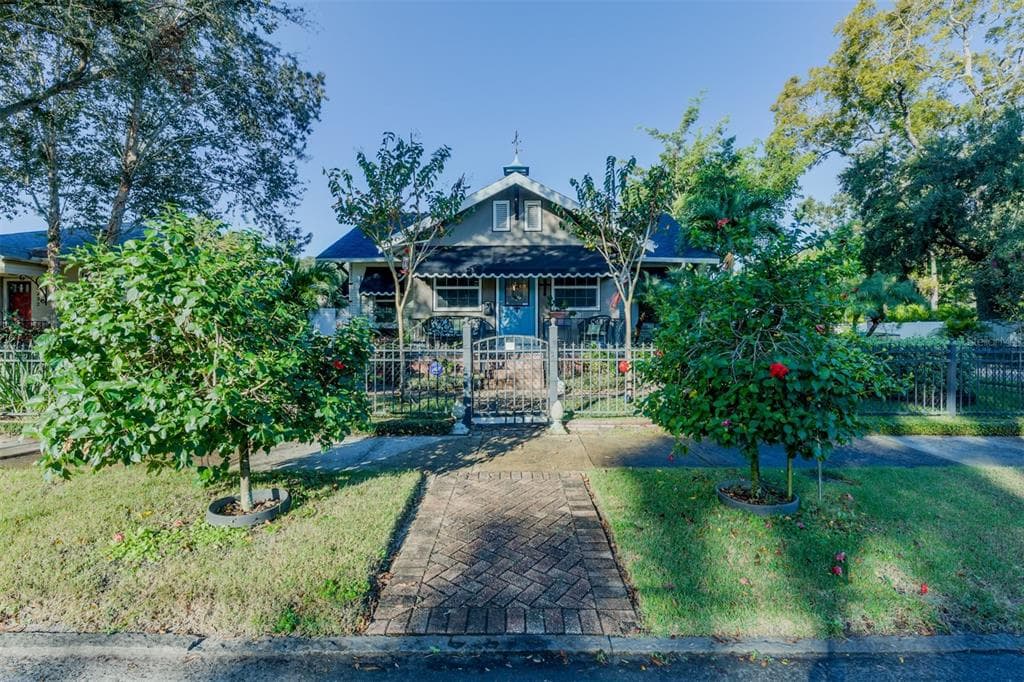 1240 12TH STREET N ST PETERSBURG, FL 33705