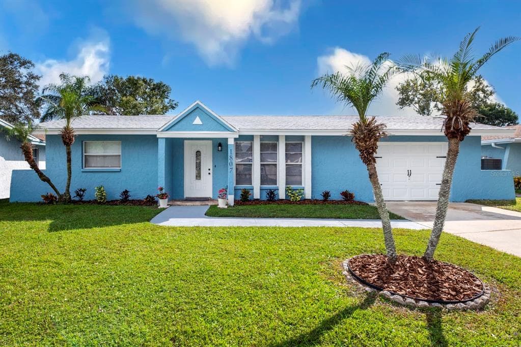 1807 GREENWOOD DRIVE OLDSMAR, FL 34677