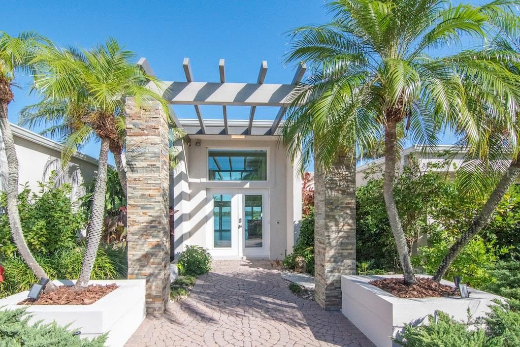 536 173RD AVENUE E NORTH REDINGTON BEACH, FL 33708