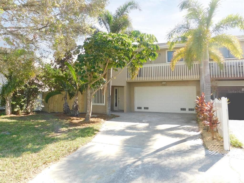 8409 41ST AVENUE CIRCLE W BRADENTON, FL 34209