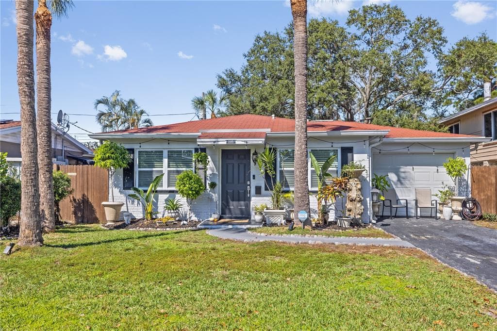 1885 SHORE ACRES BOULEVARD NE ST PETERSBURG, FL 33703