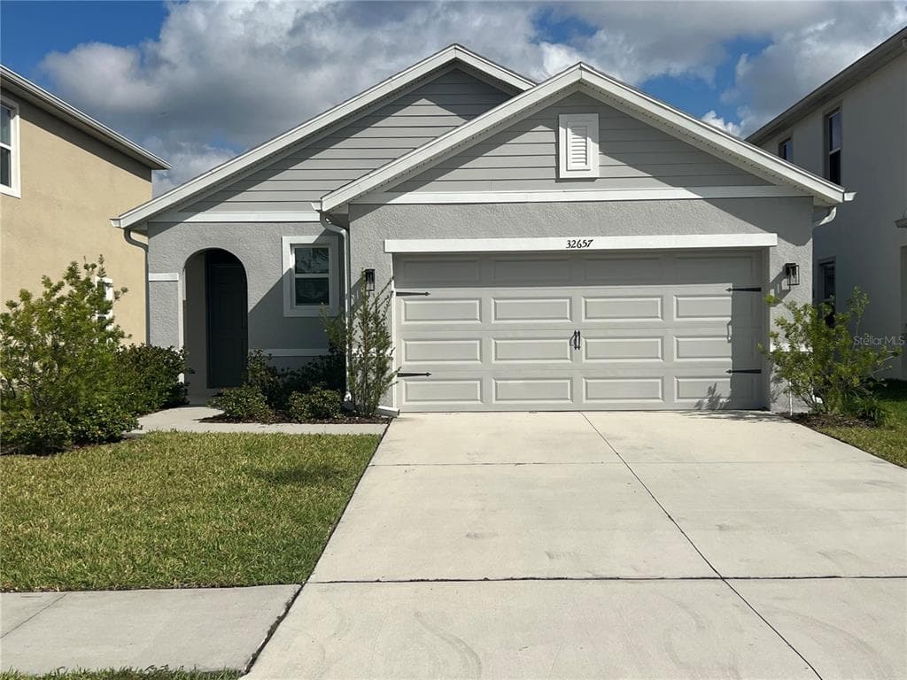32657 PEZ LANDING LANE WESLEY CHAPEL, FL 33543