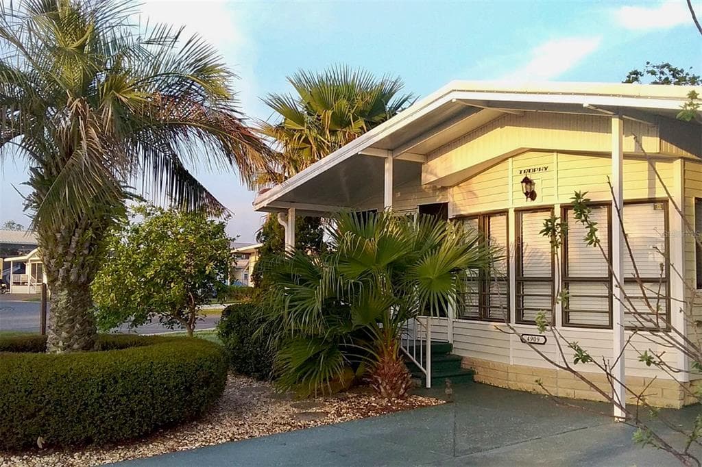 4909 BOBBY AVENUE UNIT 139 ZEPHYRHILLS, FL 33541