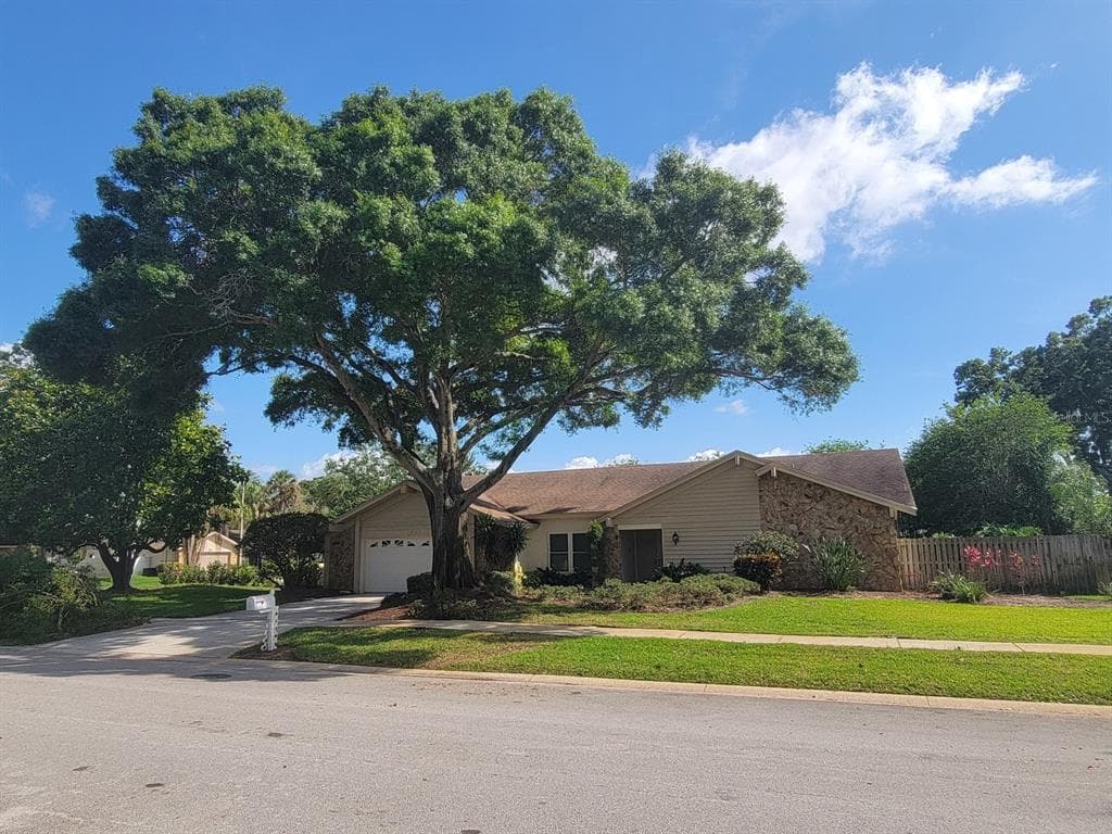 2693 BEAUMONT COURT CLEARWATER, FL 33761