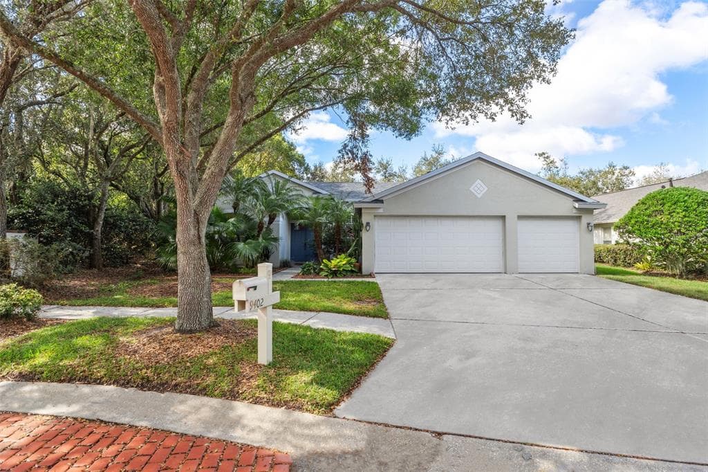 9402 HUNTERS POND DRIVE TAMPA, FL 33647