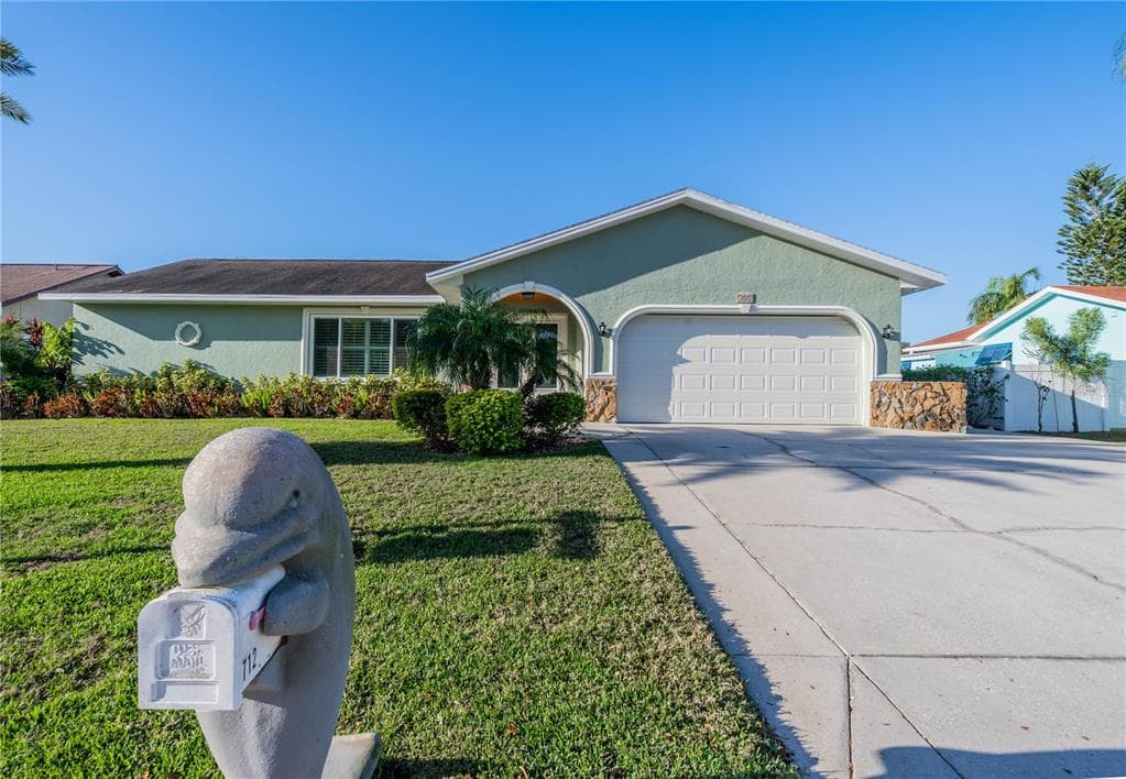712 EAGLE LANE APOLLO BEACH, FL 33572