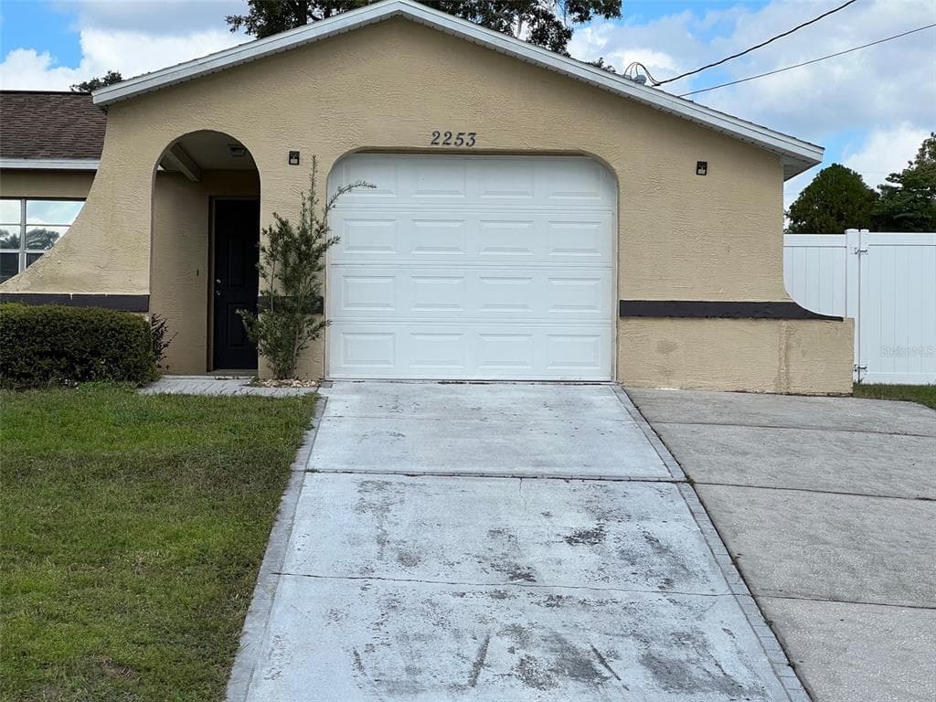 2253 RIO CIRCLE SPRING HILL, FL 34608