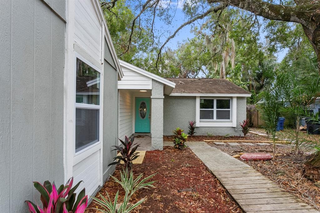 16034 GRASS LAKE DRIVE TAMPA, FL 33618