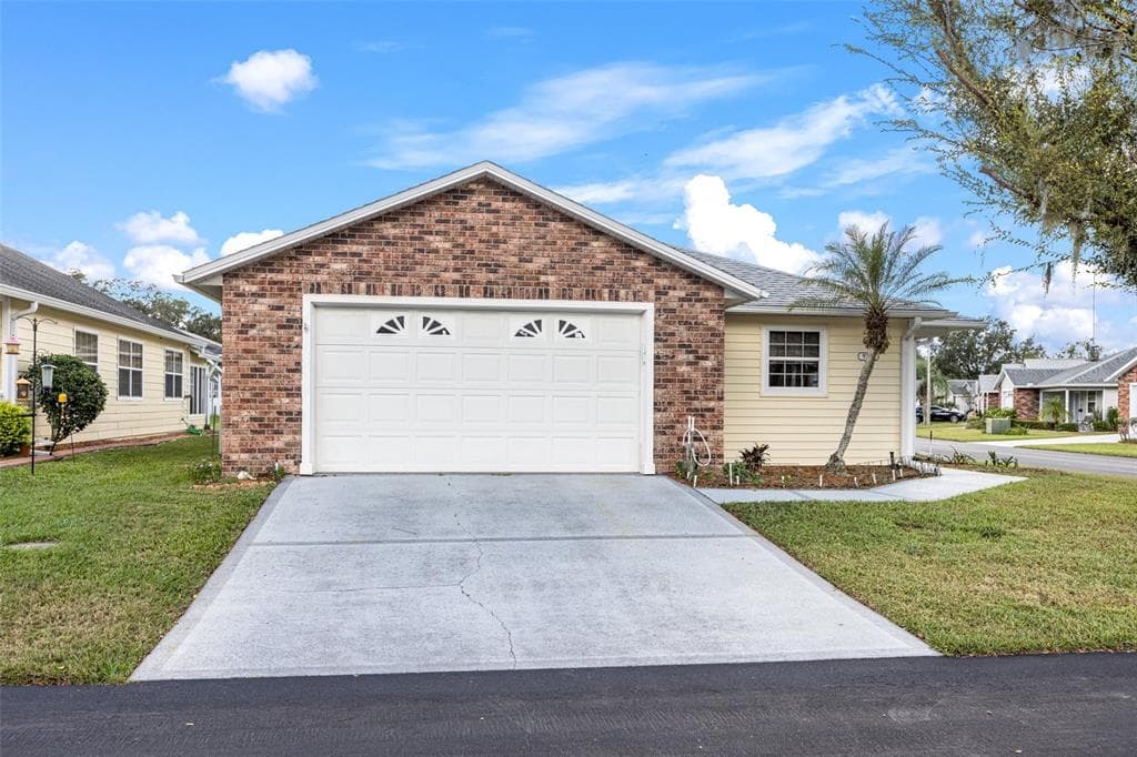 5755 YORKSHIRE DRIVE ZEPHYRHILLS, FL 33542