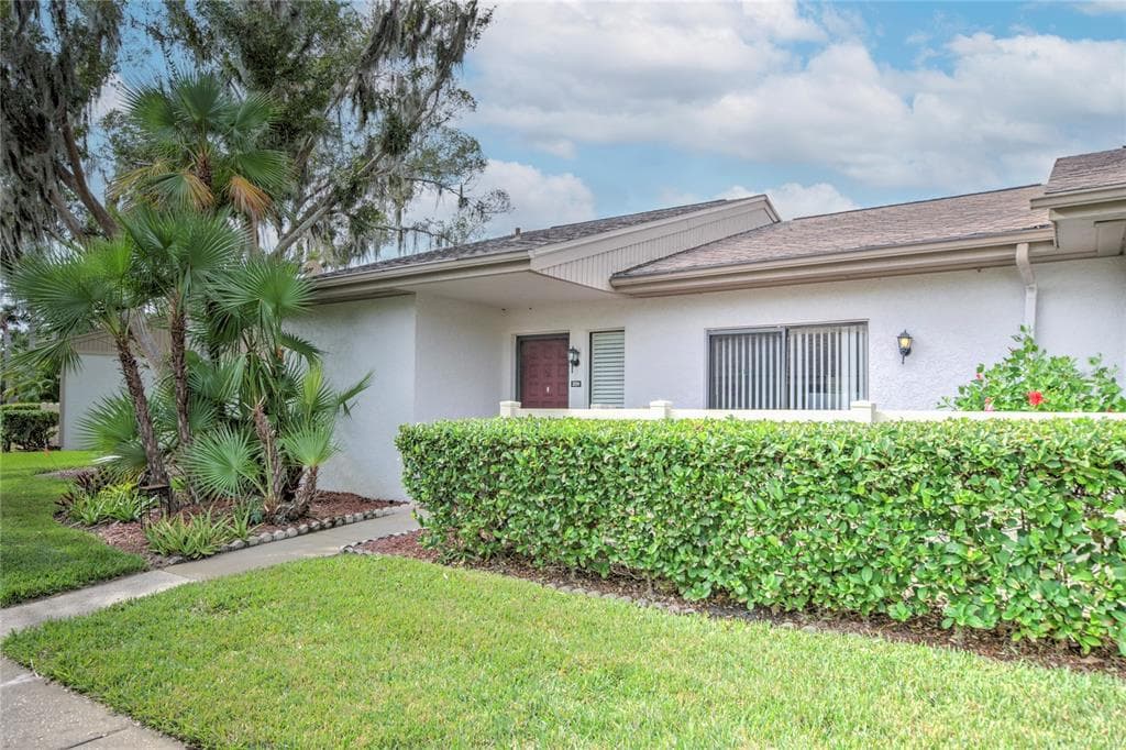 320 MICHAELS CIRCLE OLDSMAR, FL 34677