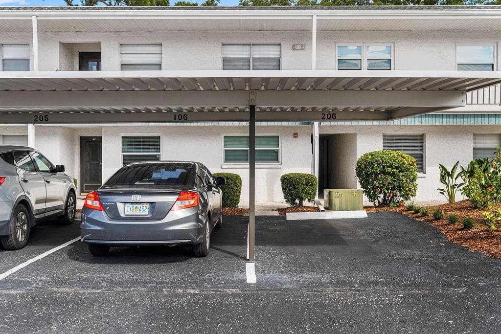 7680 92ND STREET UNIT 106 SEMINOLE, FL 33777