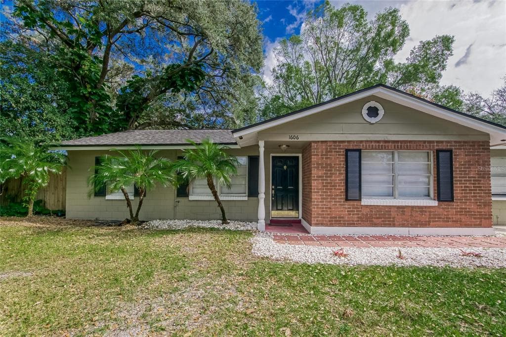 1606 HUGHES DRIVE PLANT CITY, FL 33563