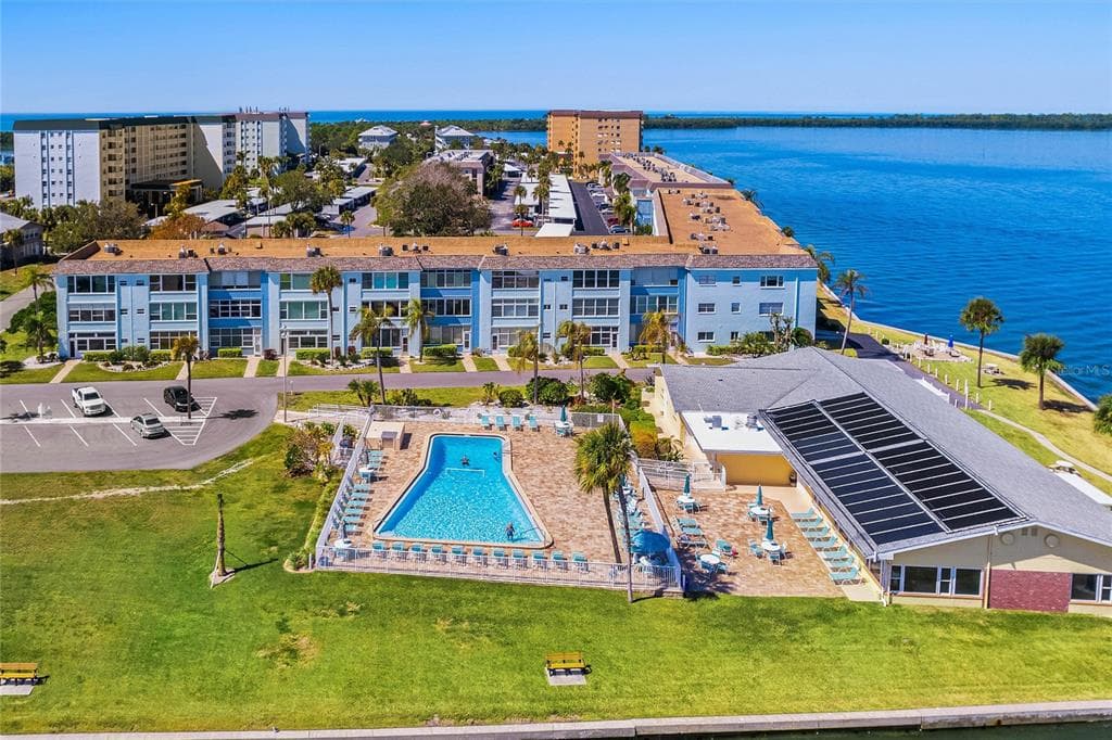 1 GATESHEAD DRIVE UNIT 206 DUNEDIN, FL 34698