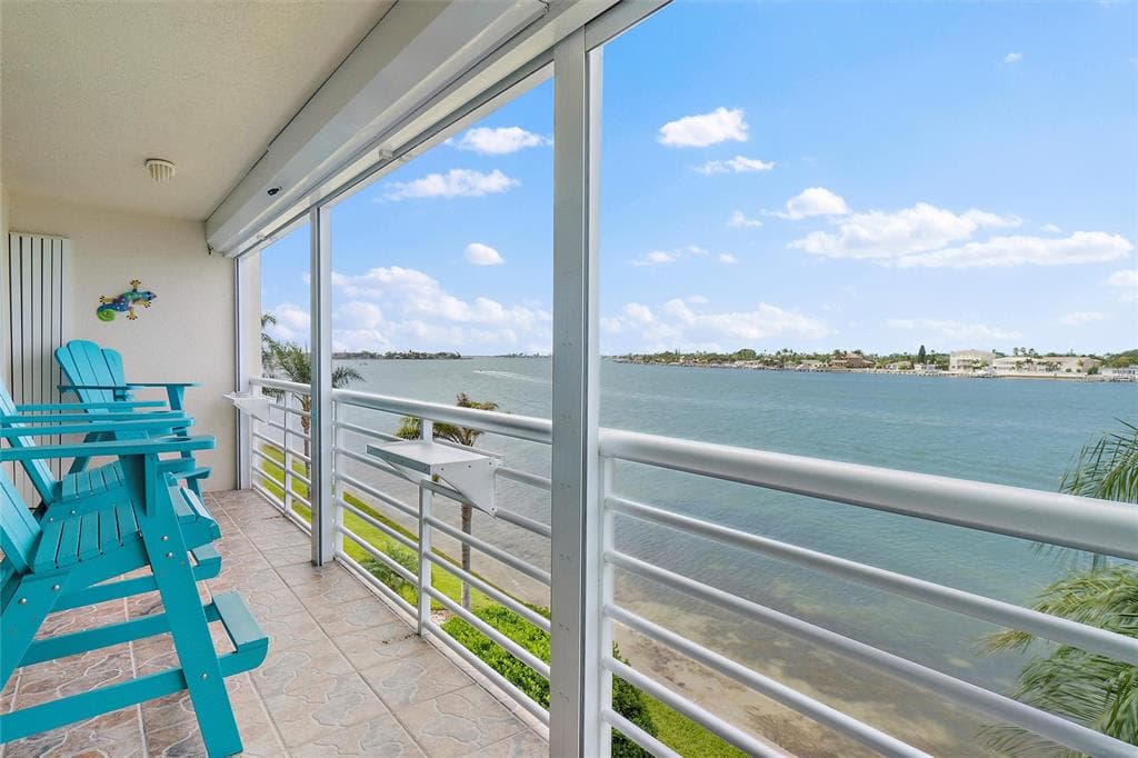 6085 BAHIA DEL MAR CIRCLE UNIT 369 ST PETERSBURG, FL 33715