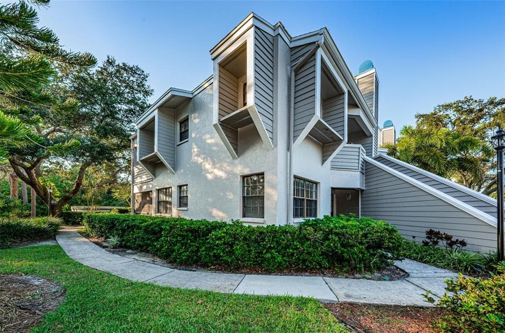 8737 BARDMOOR PLACE UNIT 102 SEMINOLE, FL 33777