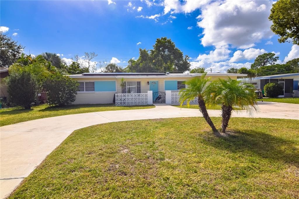 8642 KUMQUAT AVENUE SEMINOLE, FL 33777