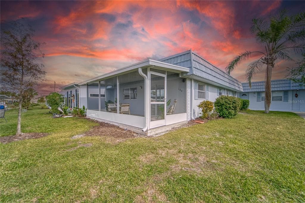 202 BEDFORD TRAIL UNIT 104 SUN CITY CENTER, FL 33573