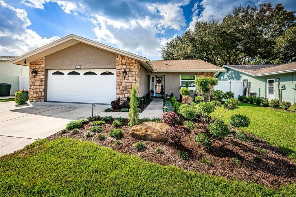 528 MACLEOD TERRACE DUNEDIN, FL 34698