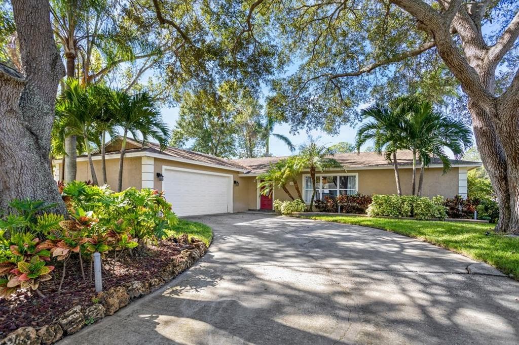 10652 SEMINOLE FOREST STREET W SEMINOLE, FL 33778