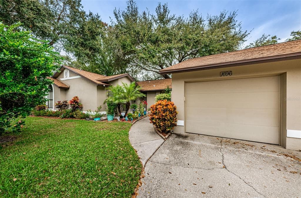 1696 FRY COURT DUNEDIN, FL 34698