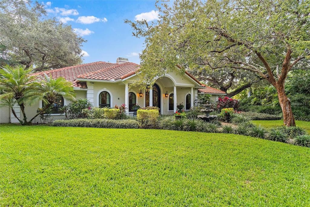 3022 W HAWTHORNE ROAD TAMPA, FL 33611