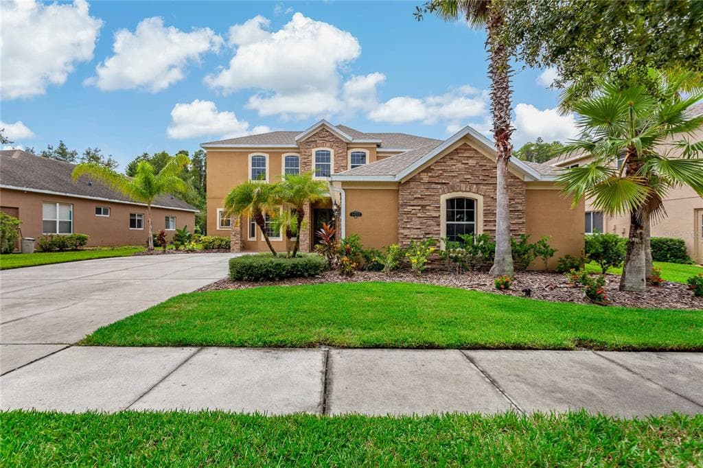 19232 CLIMBING ASTER DRIVE TAMPA, FL 33647