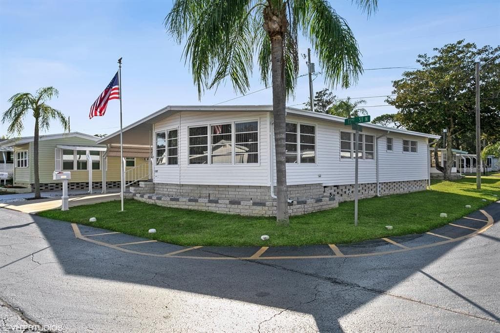 4358 72ND STREET N UNIT 84 ST PETERSBURG, FL 33709