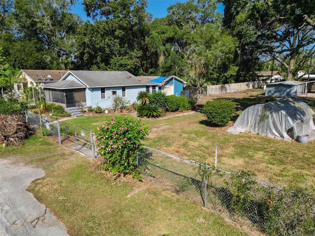 110 E TENNESSEE AVENUE SEFFNER, FL 33584