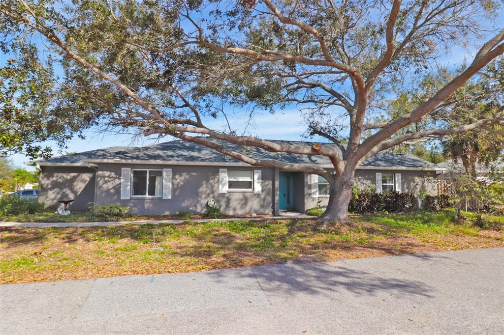 3805 63RD STREET W BRADENTON, FL 34209