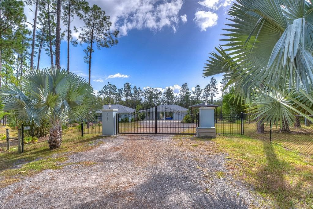 6813 PEYTON DRIVE SEFFNER, FL 33584
