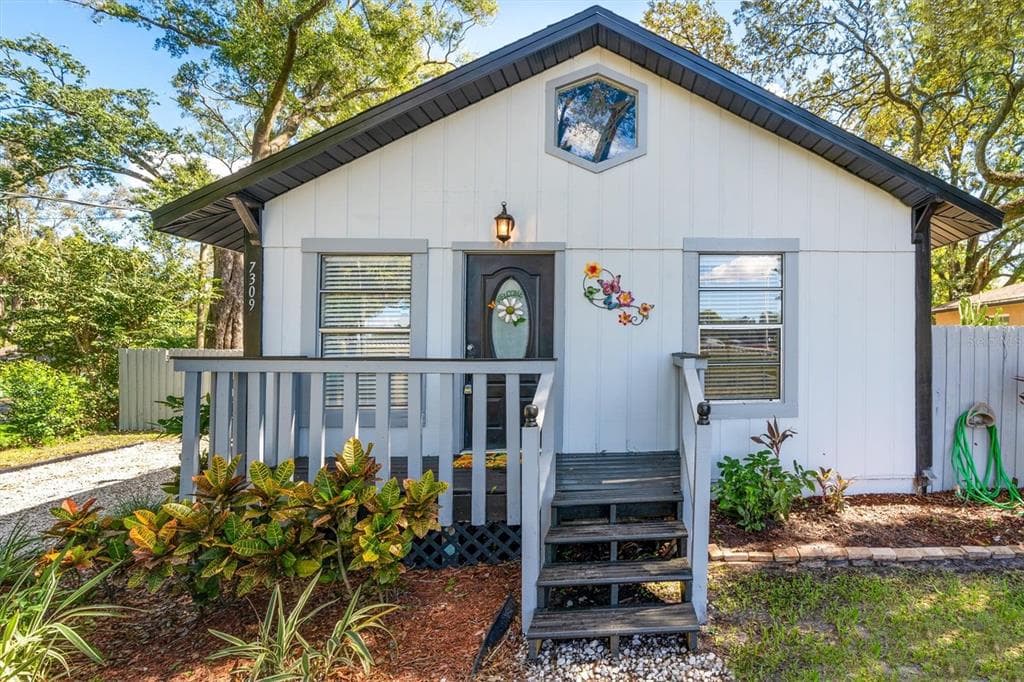 7309 N HUNTLEY AVENUE TAMPA, FL 33604