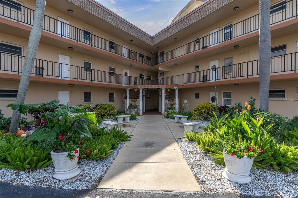5020 BRITTANY DRIVE S UNIT 113 ST PETERSBURG, FL 33715