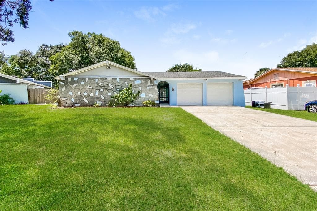 7004 APPLEWOOD COURT TAMPA, FL 33615