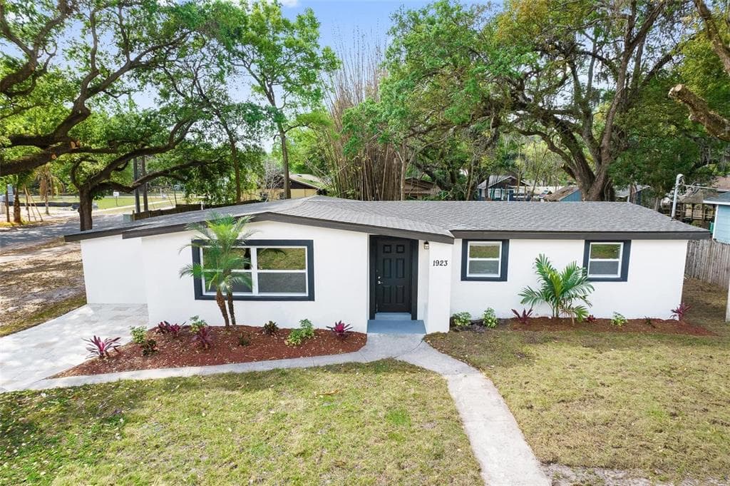 1923 E HENRY AVENUE TAMPA, FL 33610