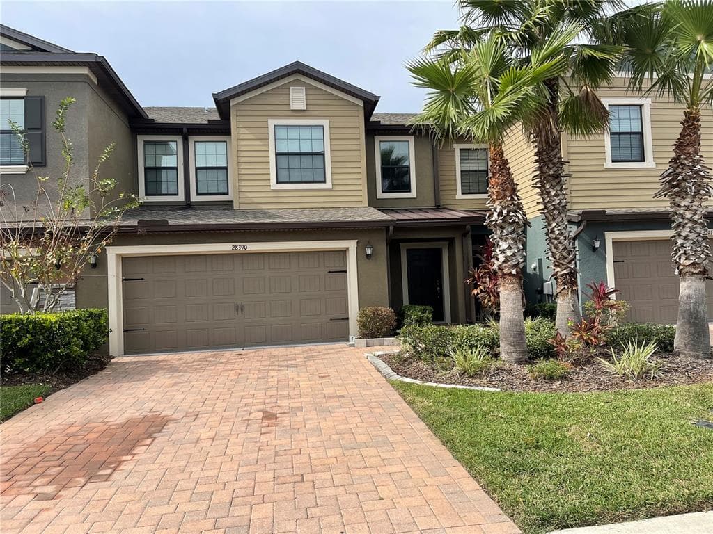 28390 TRANQUIL LAKE CIRCLE WESLEY CHAPEL, FL 33543